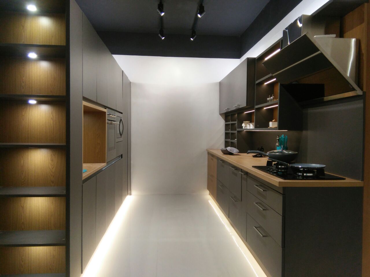 designer-wardrobes-in-noida-greater-noida-largest-dealers-and-manufacturers-in-noida-and-greater-noida-india